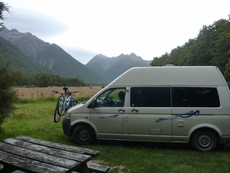 kempingezés a Milford Sound Nemzeti Parkban